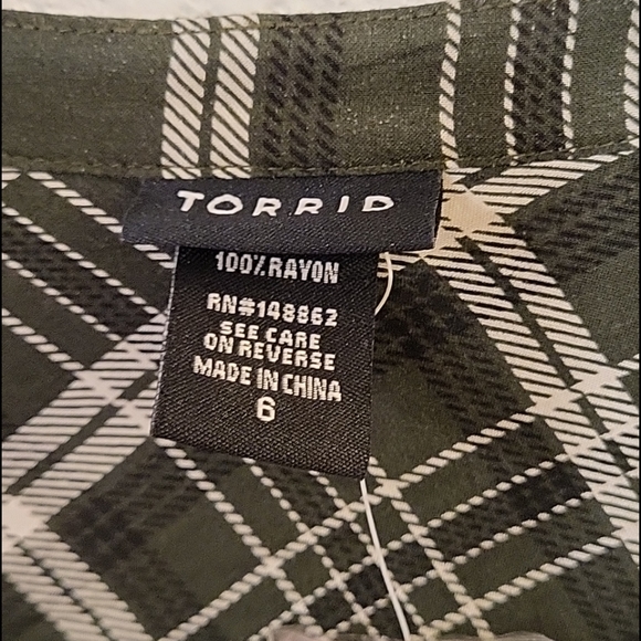 Torrid blouse NWOT - Picture 3 of 3